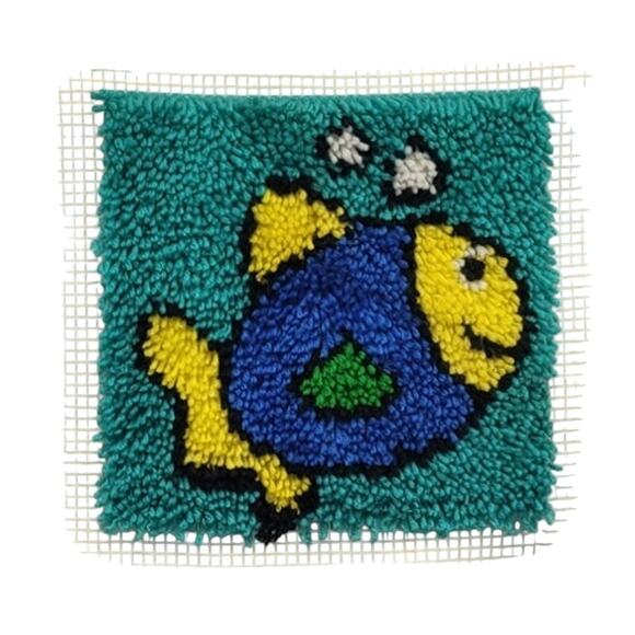 Vintage Handmade Small Tropical Fish Latch Hook Wall Art Hand Made Artwork - Picture 1 of 3